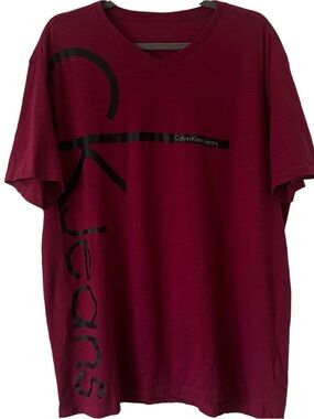 Calvin Klein Jeans Men's V-Neck Tee in Burgundy with Black Graphic CK Logo Sz XL